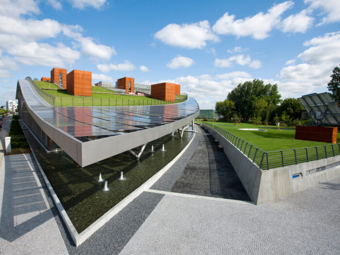 Solon Berlin, Holzarchitektur mit Metallfassade. Fassadensysteme von V-MET.